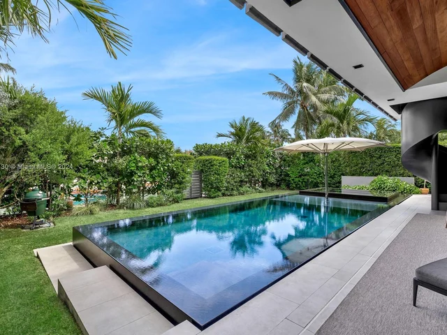 8055 Noremac Ave, Miami Beach FL 33141