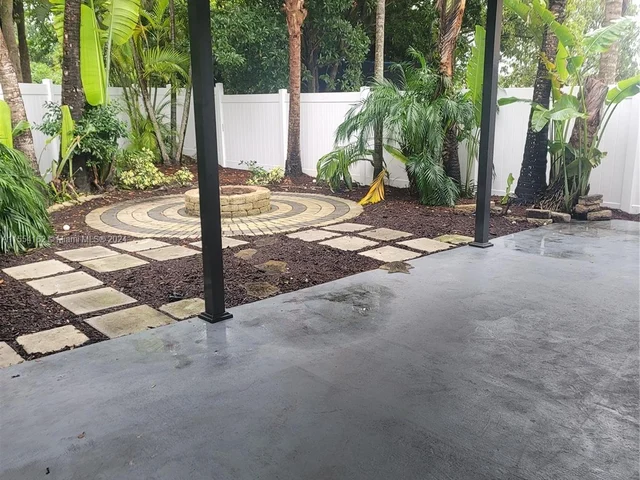 651 SW 176th Ave, Pembroke Pines FL 33029