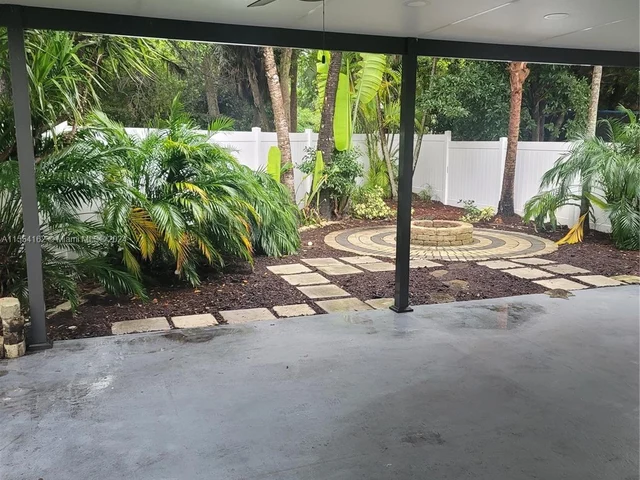 651 SW 176th Ave, Pembroke Pines FL 33029