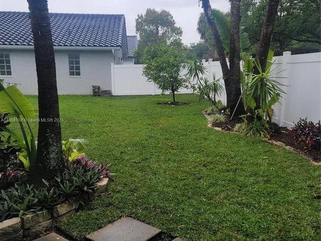 651 SW 176th Ave, Pembroke Pines FL 33029