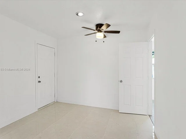 940 N 70th Way, Hollywood FL 33024