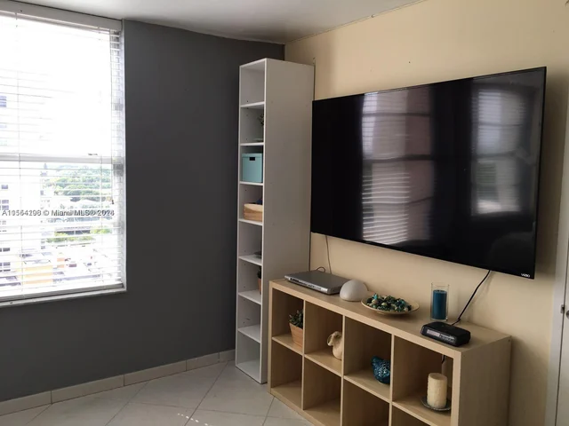 2899 Collins Ave # 1002, Miami Beach FL 33140