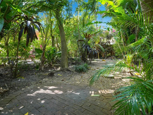 4137 Malaga Ave, Miami FL 33133