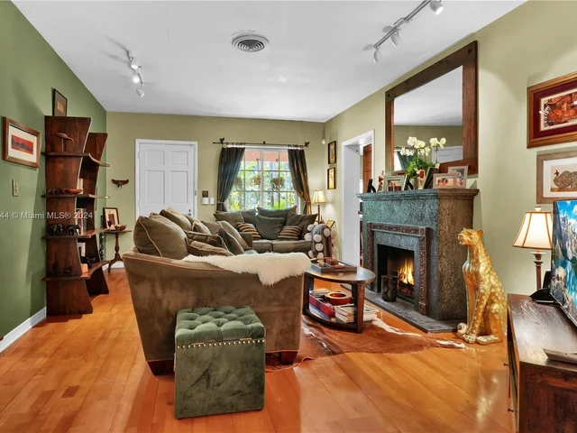 4137 Malaga Ave, Miami FL 33133