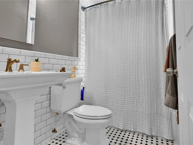 4137 Malaga Ave, Miami FL 33133