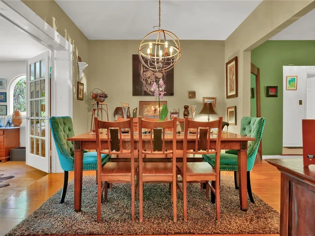 4137 Malaga Ave, Miami FL 33133