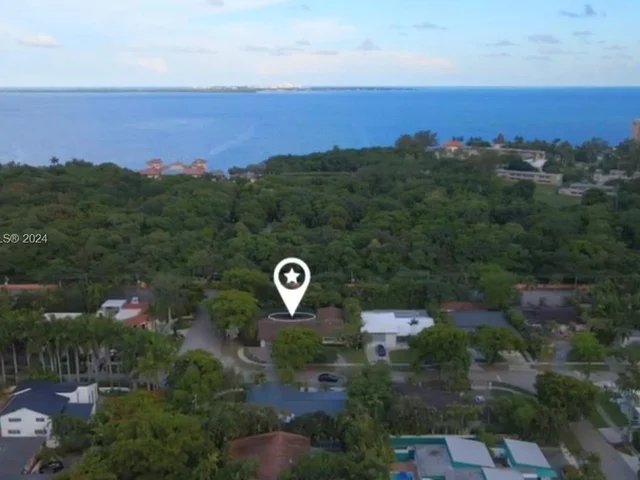 305 E Shore Dr E, Miami FL 33133