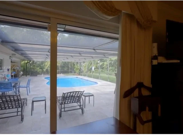 305 E Shore Dr E, Miami FL 33133