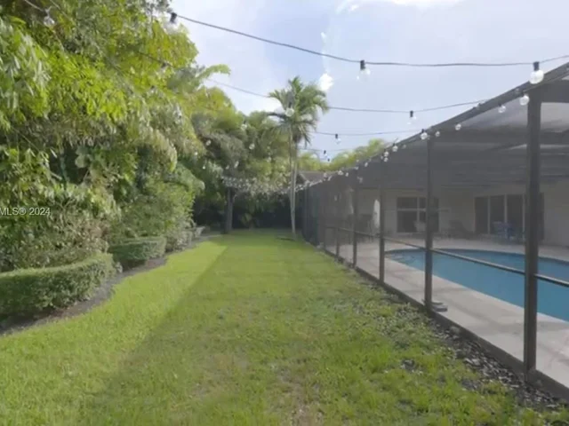 305 E Shore Dr E, Miami FL 33133