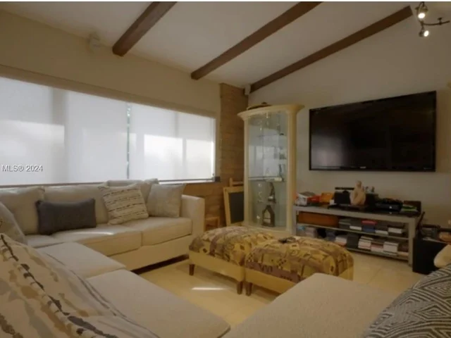 305 E Shore Dr E, Miami FL 33133