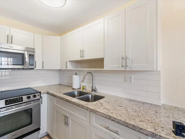 6620 W 2nd Ct # 305, Hialeah FL 33012