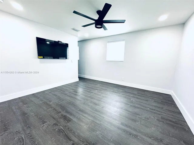 6760 Perry St, Hollywood FL 33024