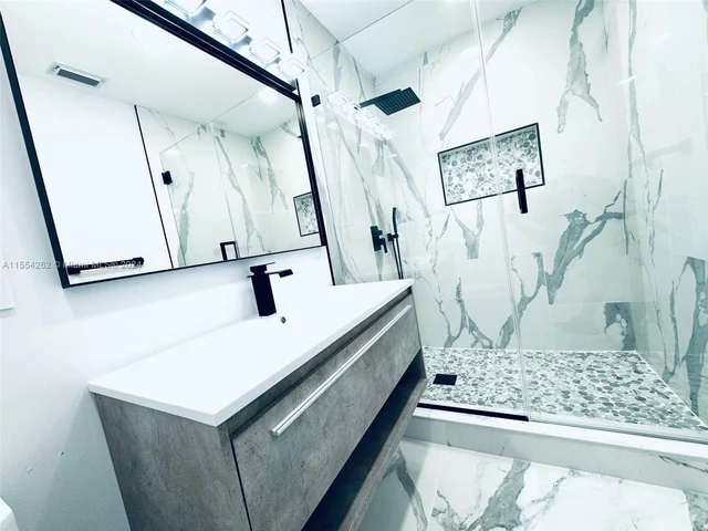 6760 Perry St, Hollywood FL 33024