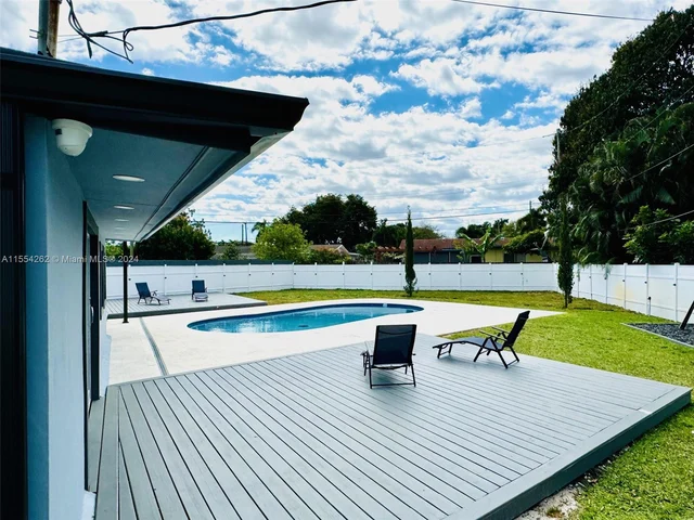 6760 Perry St, Hollywood FL 33024