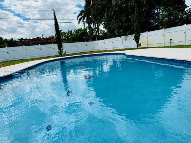 6760 Perry St, Hollywood FL 33024