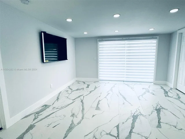 6760 Perry St, Hollywood FL 33024