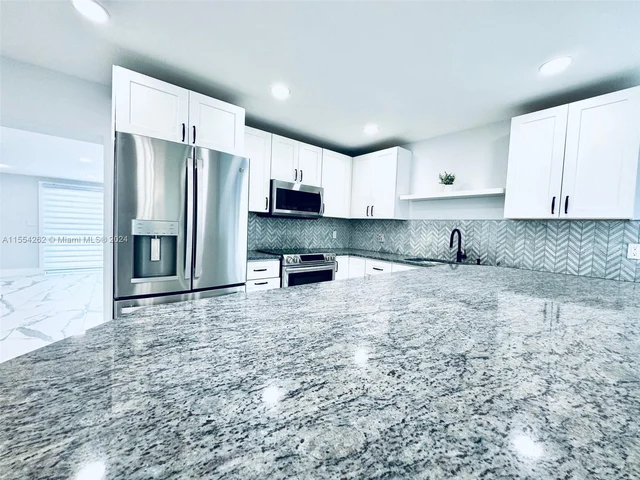 6760 Perry St, Hollywood FL 33024