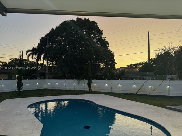 6760 Perry St, Hollywood FL 33024