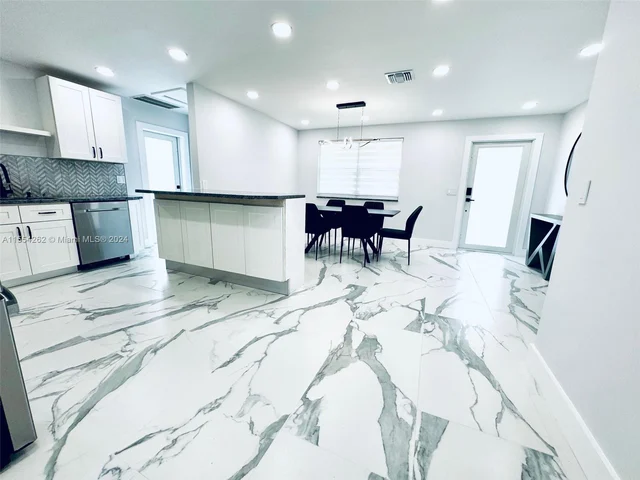 6760 Perry St, Hollywood FL 33024