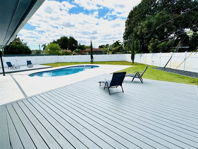 6760 Perry St, Hollywood FL 33024