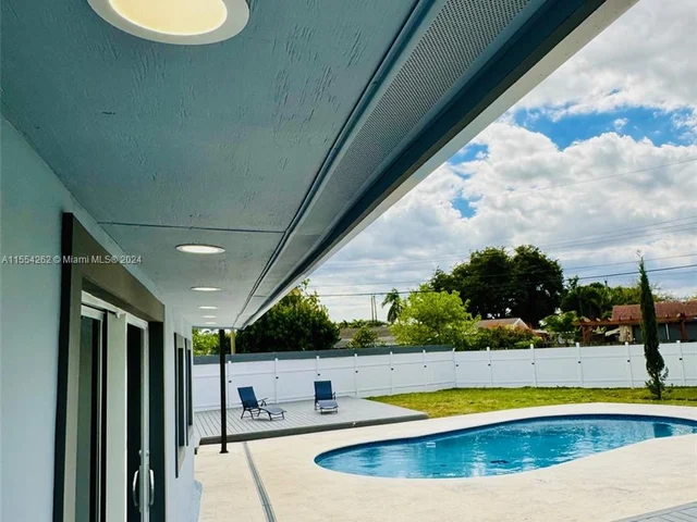 6760 Perry St, Hollywood FL 33024