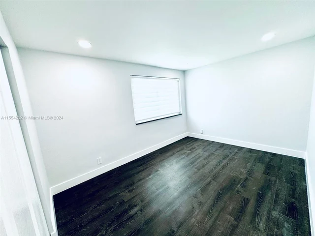 6760 Perry St, Hollywood FL 33024