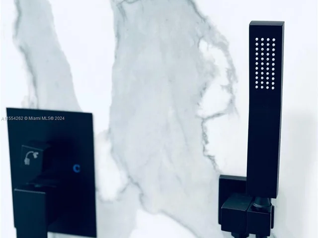 6760 Perry St, Hollywood FL 33024