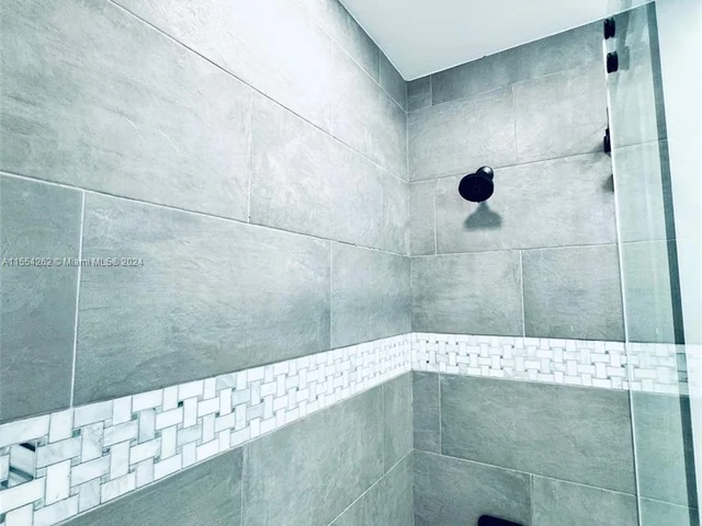 6760 Perry St, Hollywood FL 33024