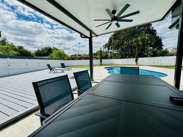 6760 Perry St, Hollywood FL 33024