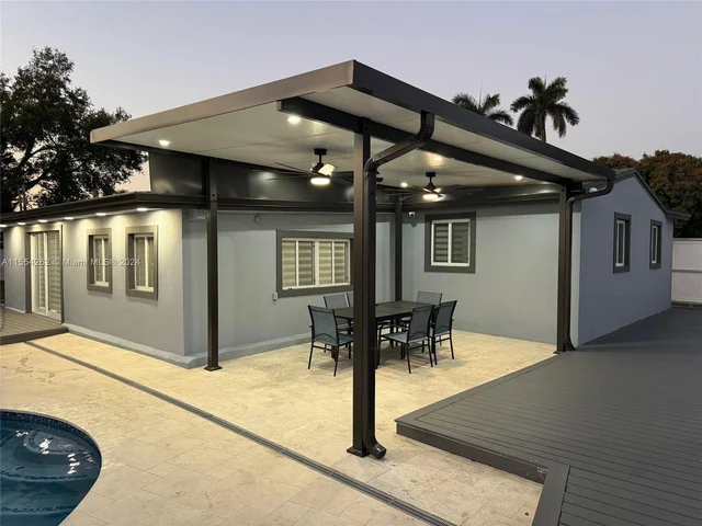 6760 Perry St, Hollywood FL 33024