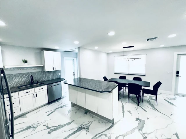 6760 Perry St, Hollywood FL 33024