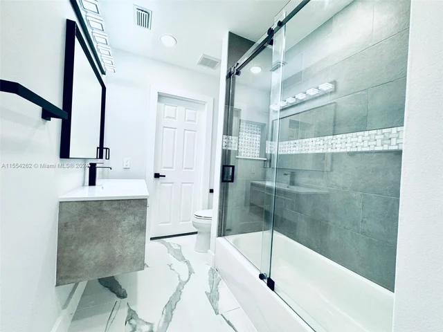 6760 Perry St, Hollywood FL 33024