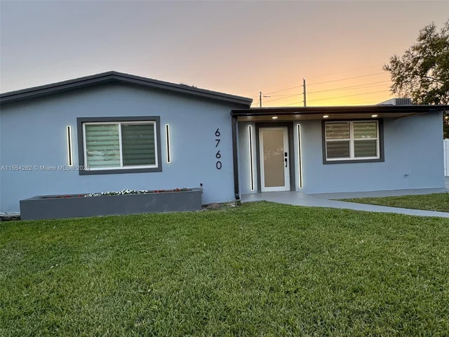 6760 Perry St, Hollywood FL 33024