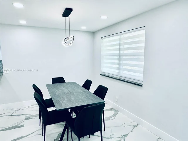 6760 Perry St, Hollywood FL 33024