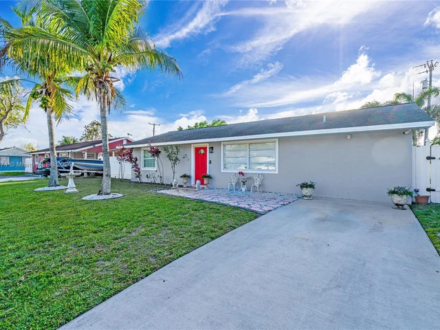 777 Scott Dr, West Palm Beach FL 33415