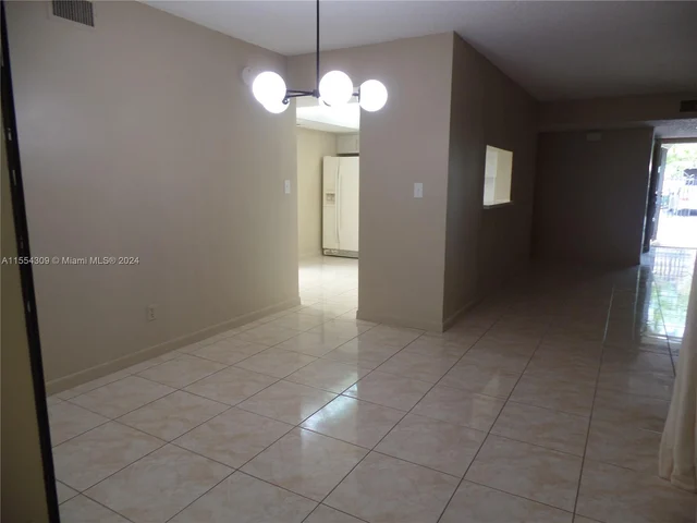 335 Ives Dairy Rd # A33506, Miami FL 33179