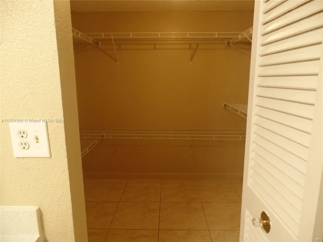 335 Ives Dairy Rd # A33506, Miami FL 33179