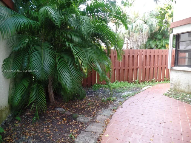 335 Ives Dairy Rd # A33506, Miami FL 33179