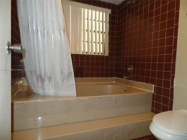 335 Ives Dairy Rd # A33506, Miami FL 33179