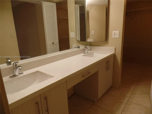 335 Ives Dairy Rd # A33506, Miami FL 33179