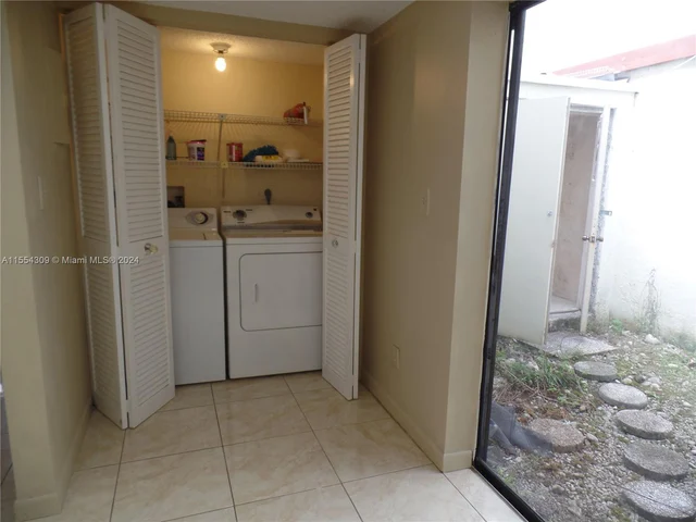 335 Ives Dairy Rd # A33506, Miami FL 33179