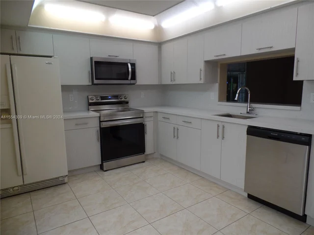 335 Ives Dairy Rd # A33506, Miami FL 33179