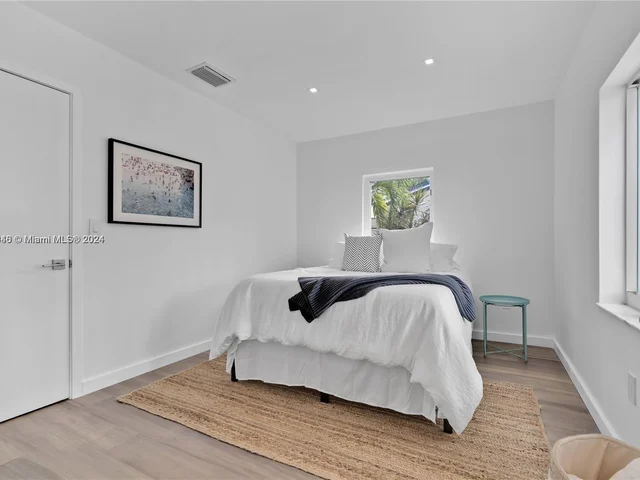 12 Farrey Ln, Miami Beach FL 33139