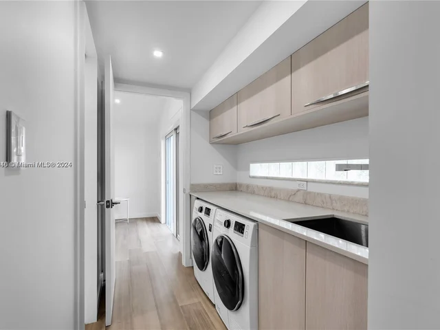 12 Farrey Ln, Miami Beach FL 33139