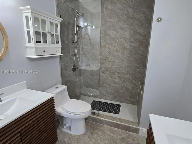 430 Commodore Dr # 311, Plantation FL 33325