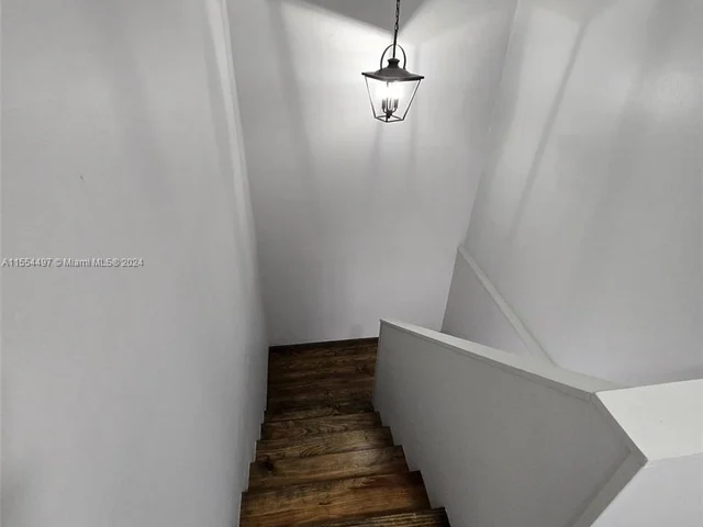 430 Commodore Dr # 311, Plantation FL 33325