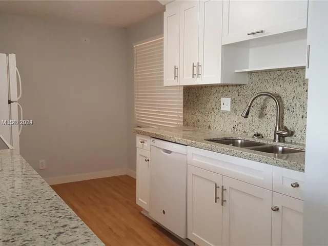 430 Commodore Dr # 311, Plantation FL 33325