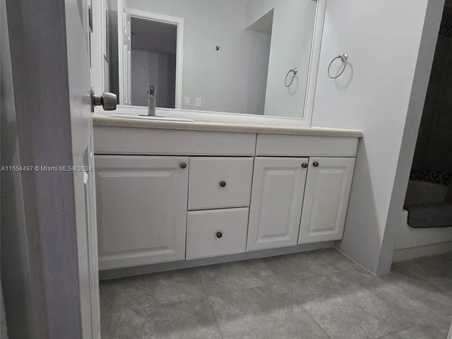 430 Commodore Dr # 311, Plantation FL 33325