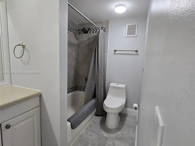 430 Commodore Dr # 311, Plantation FL 33325