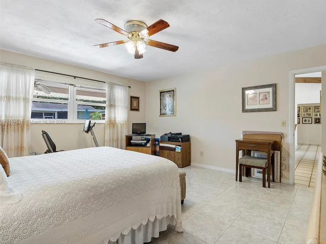 5712 SW 118th Ave, Cooper City FL 33330